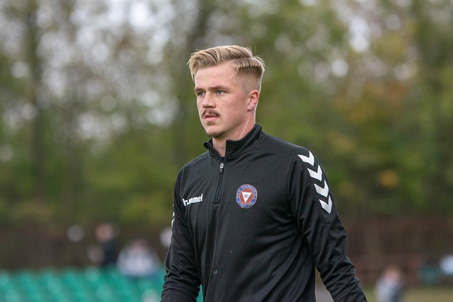 敲响警钟的 敲响警钟的